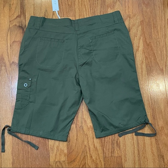 Women’s Army Green NWT Cargo Shorts dash Size 12 Style Adelle Comfee-flex - Picture 3 of 7
